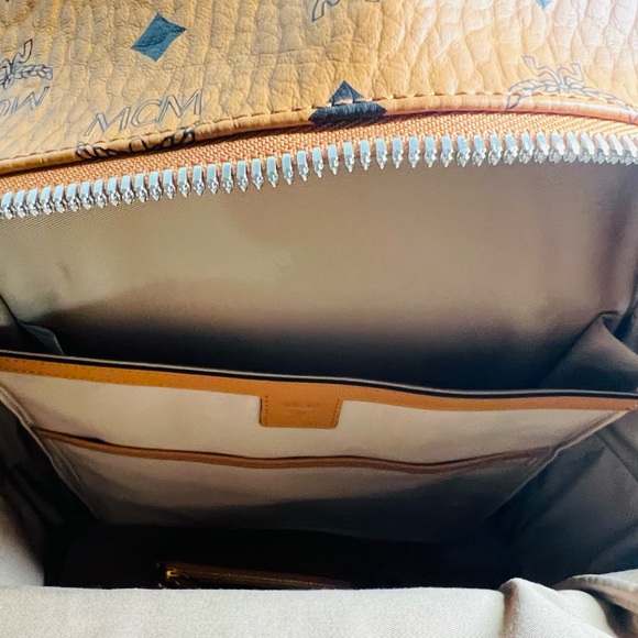 MCM Large Tricolor Backpack - Picture 9 of 10